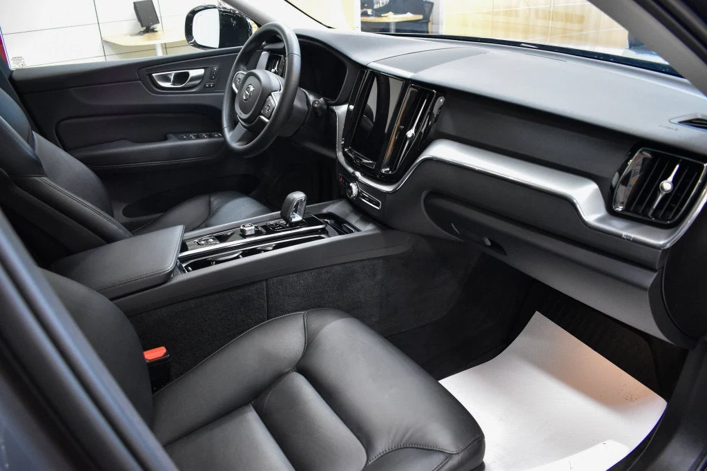 2024 Volvo XC60 B5 Core interior, Charcoal