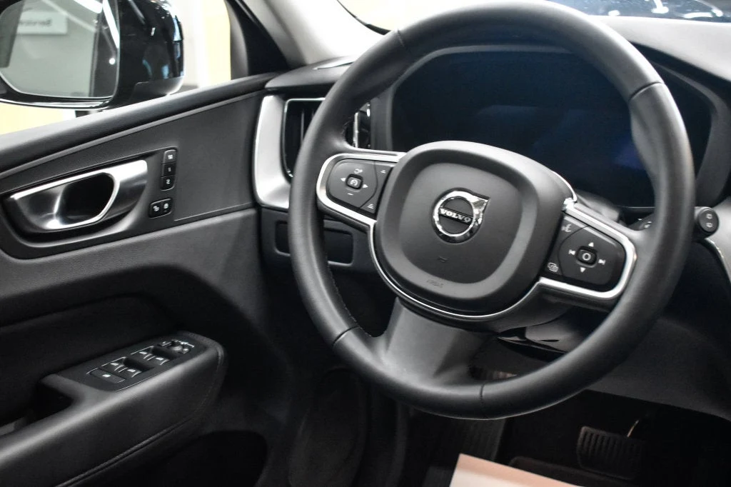 2024 Volvo XC60 B5 Core interior, Charcoal