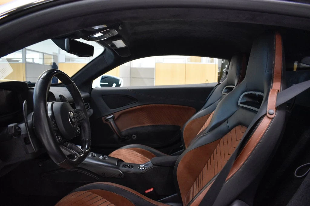 2022 Maserati MC20 interior, Black