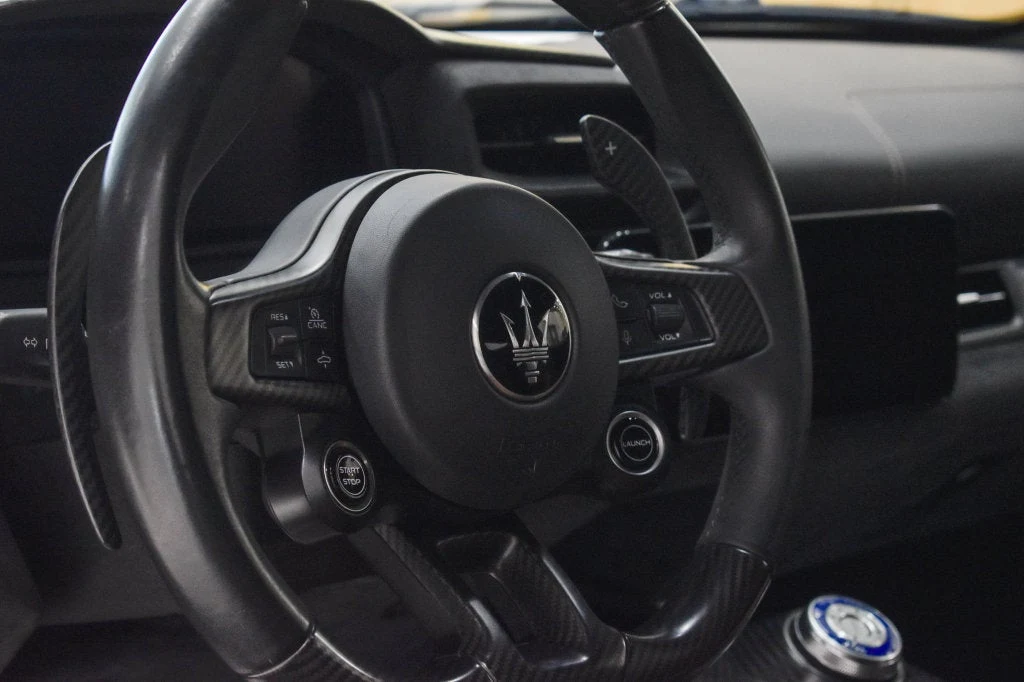 2022 Maserati MC20 interior, Black