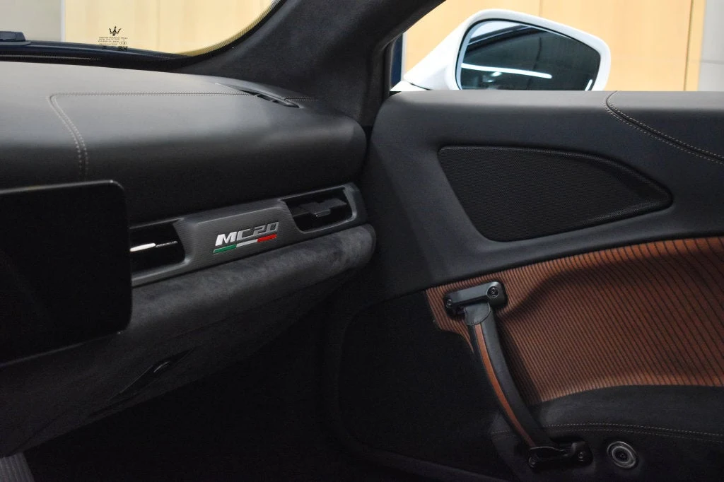 2022 Maserati MC20 interior, door panel, Black