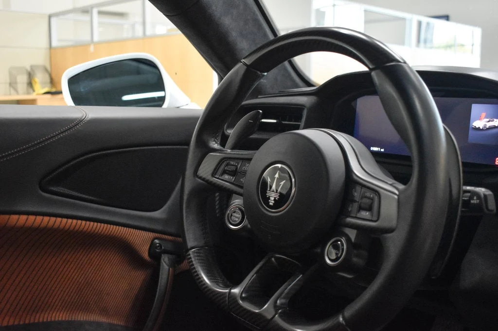 2022 Maserati MC20 interior, Black