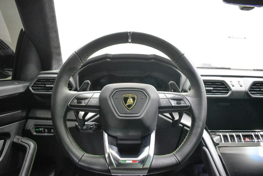2023 Lamborghini Urus S interior, Nero Ade