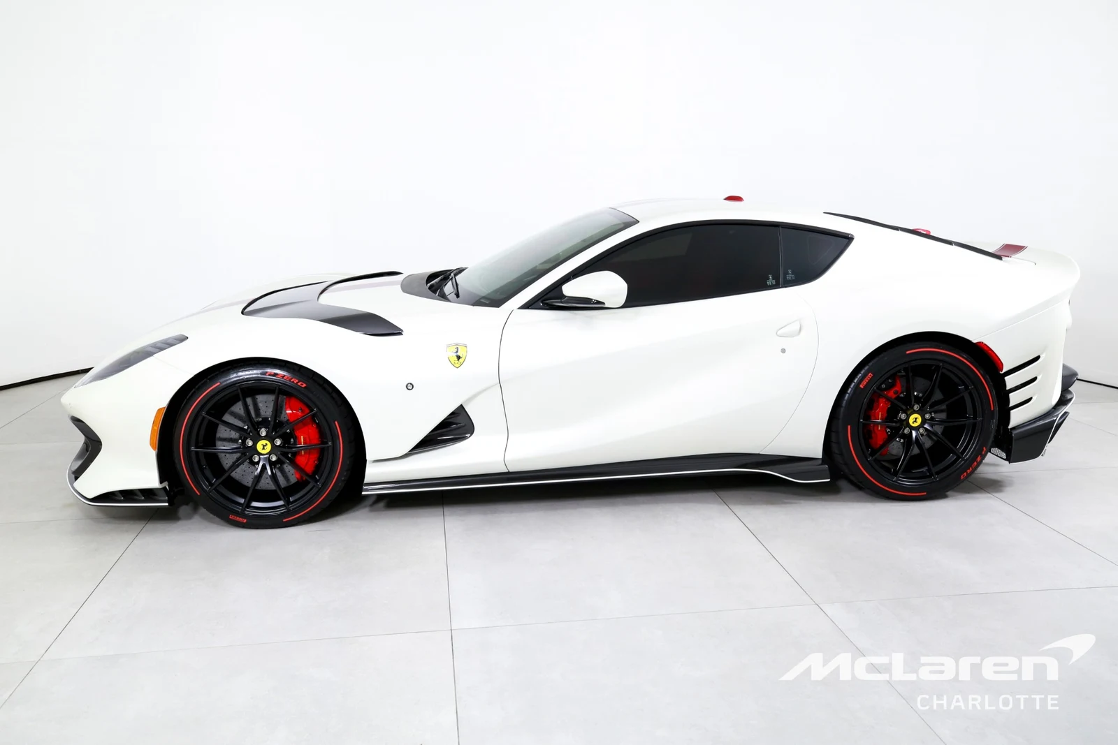 2022 Ferrari 812 Competizione, 2/29