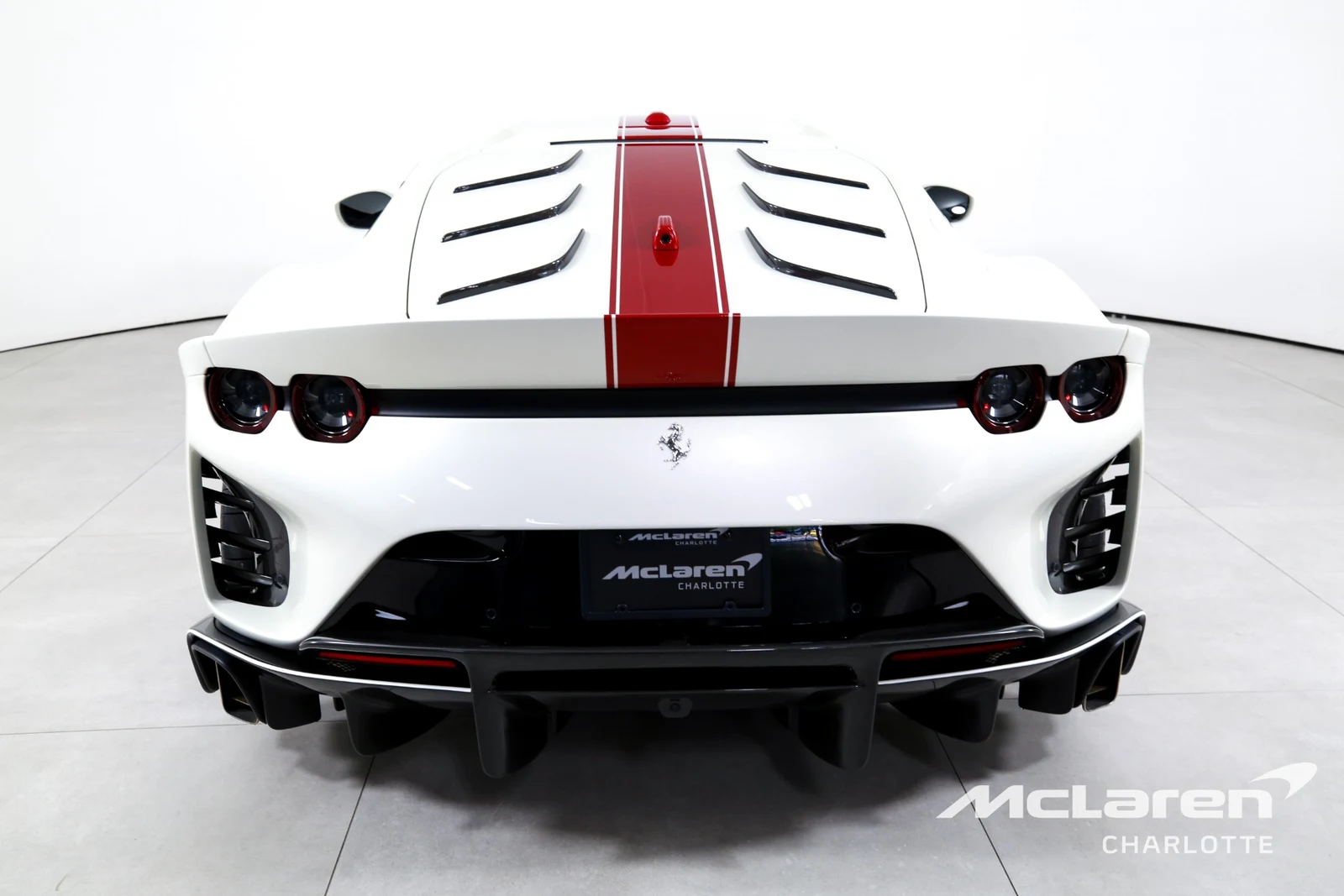 2022 Ferrari 812 Competizione, 4/29