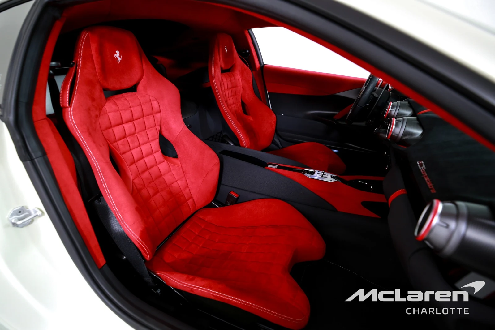 2022 Ferrari 812 Competizione, 15/29