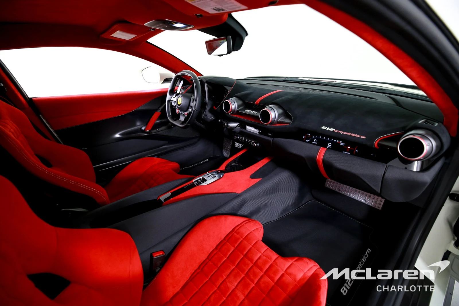 2022 Ferrari 812 Competizione, 16/29