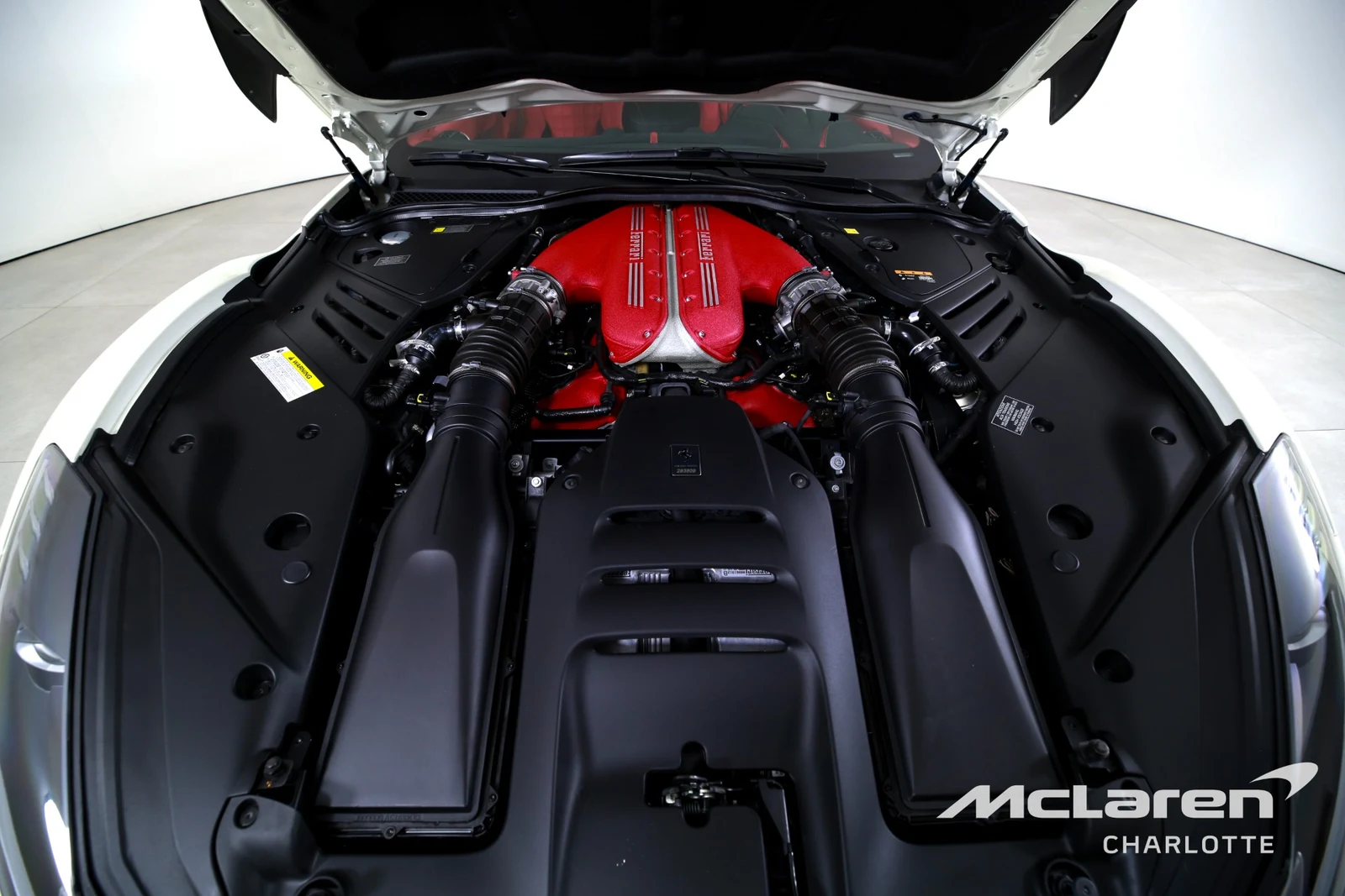 2022 Ferrari 812 Competizione, 22/29