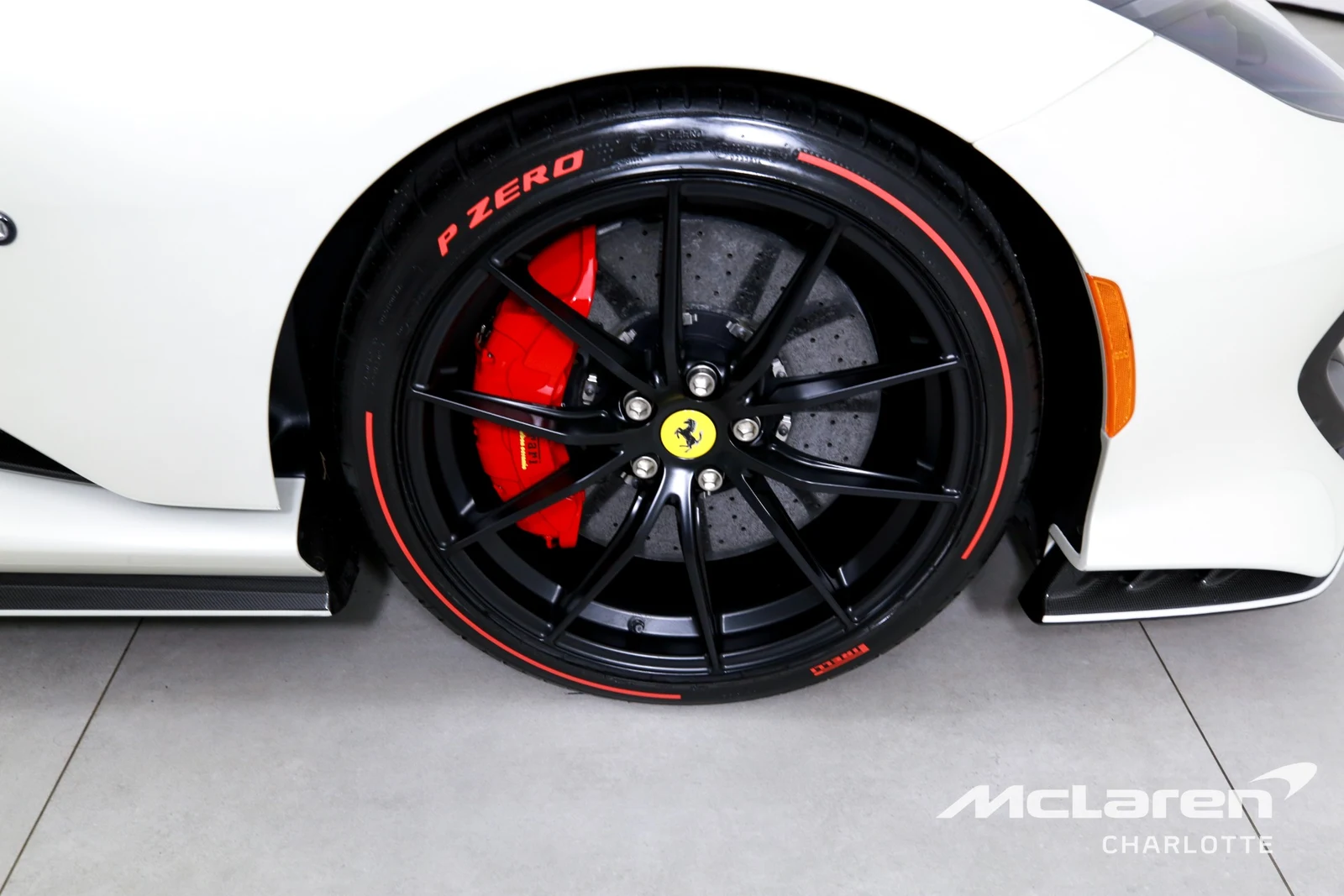 2022 Ferrari 812 Competizione, 23/29