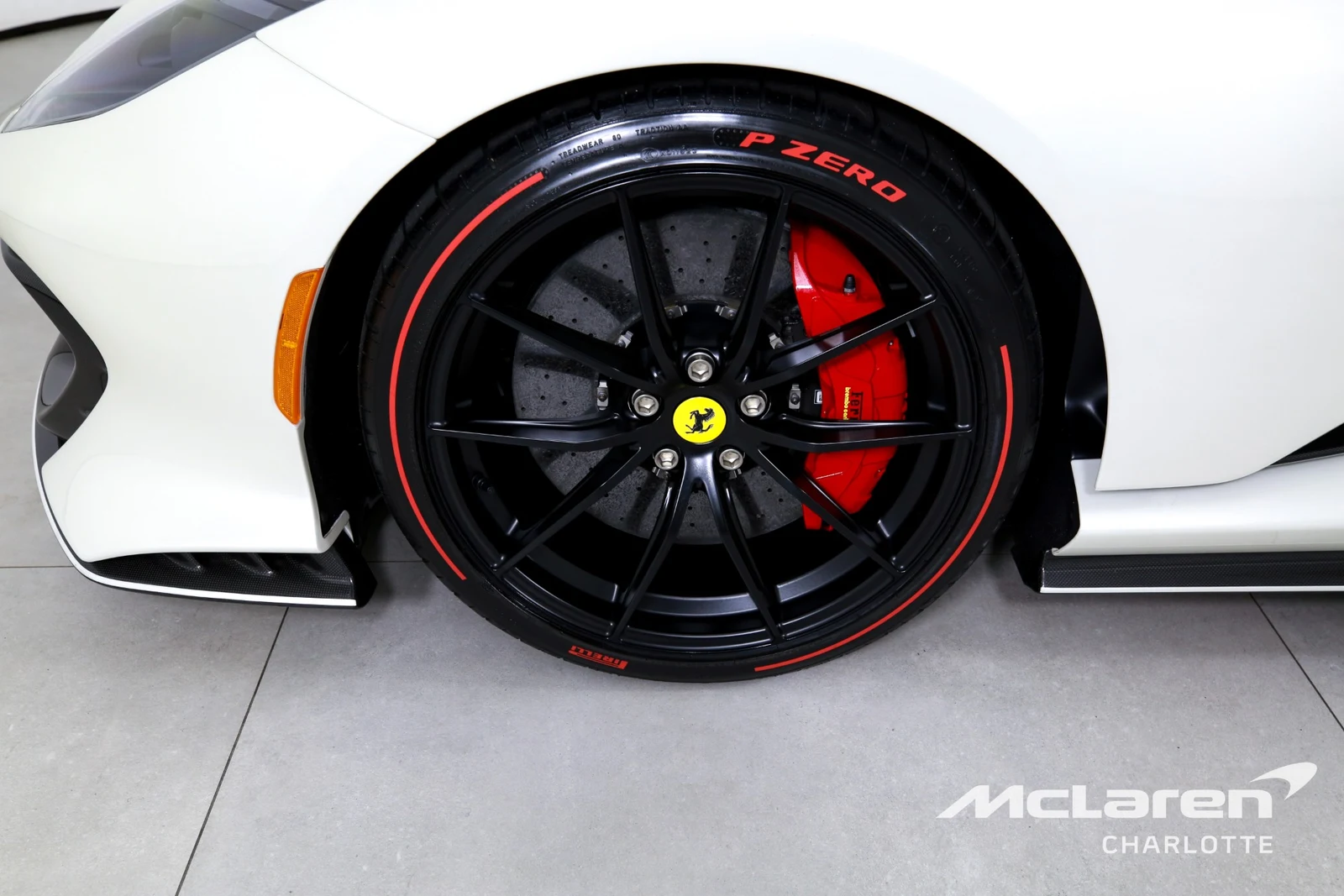 2022 Ferrari 812 Competizione, 24/29