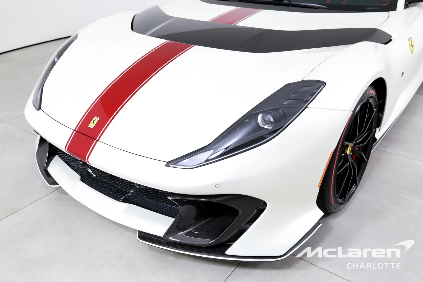 2022 Ferrari 812 Competizione, 26/29