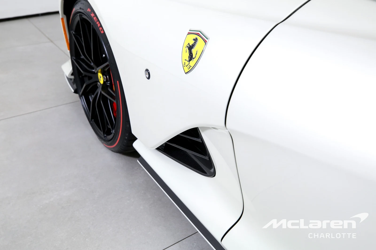 2022 Ferrari 812 Competizione, 27/29
