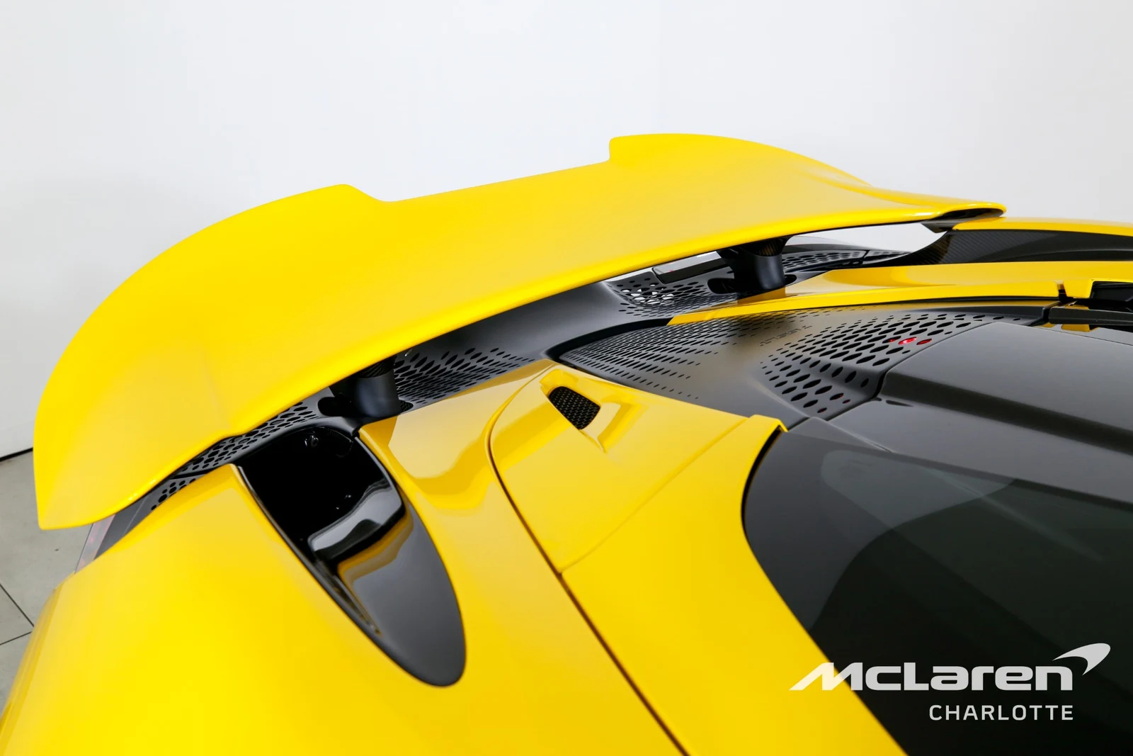2022 McLaren 765LT Spider, 28/29
