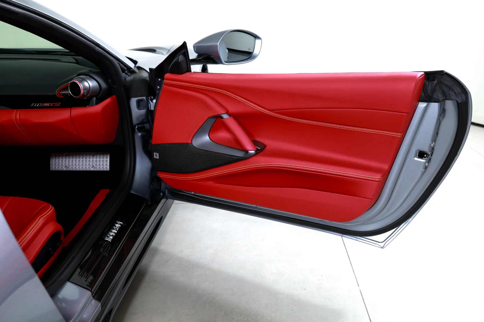 2022 Ferrari 812 GTS, 16/29
