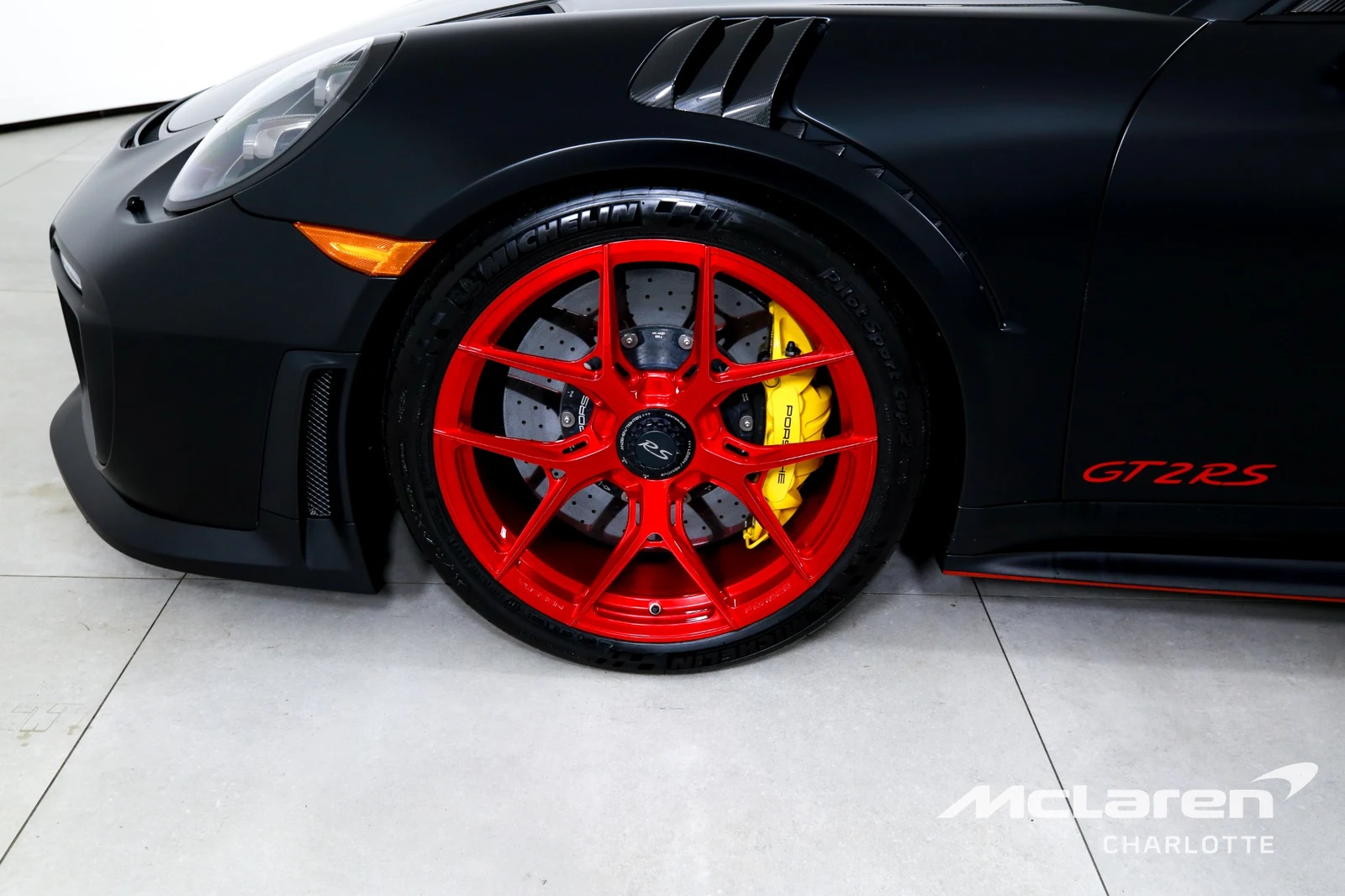 2018 Porsche 911 GT2 RS, 24/29