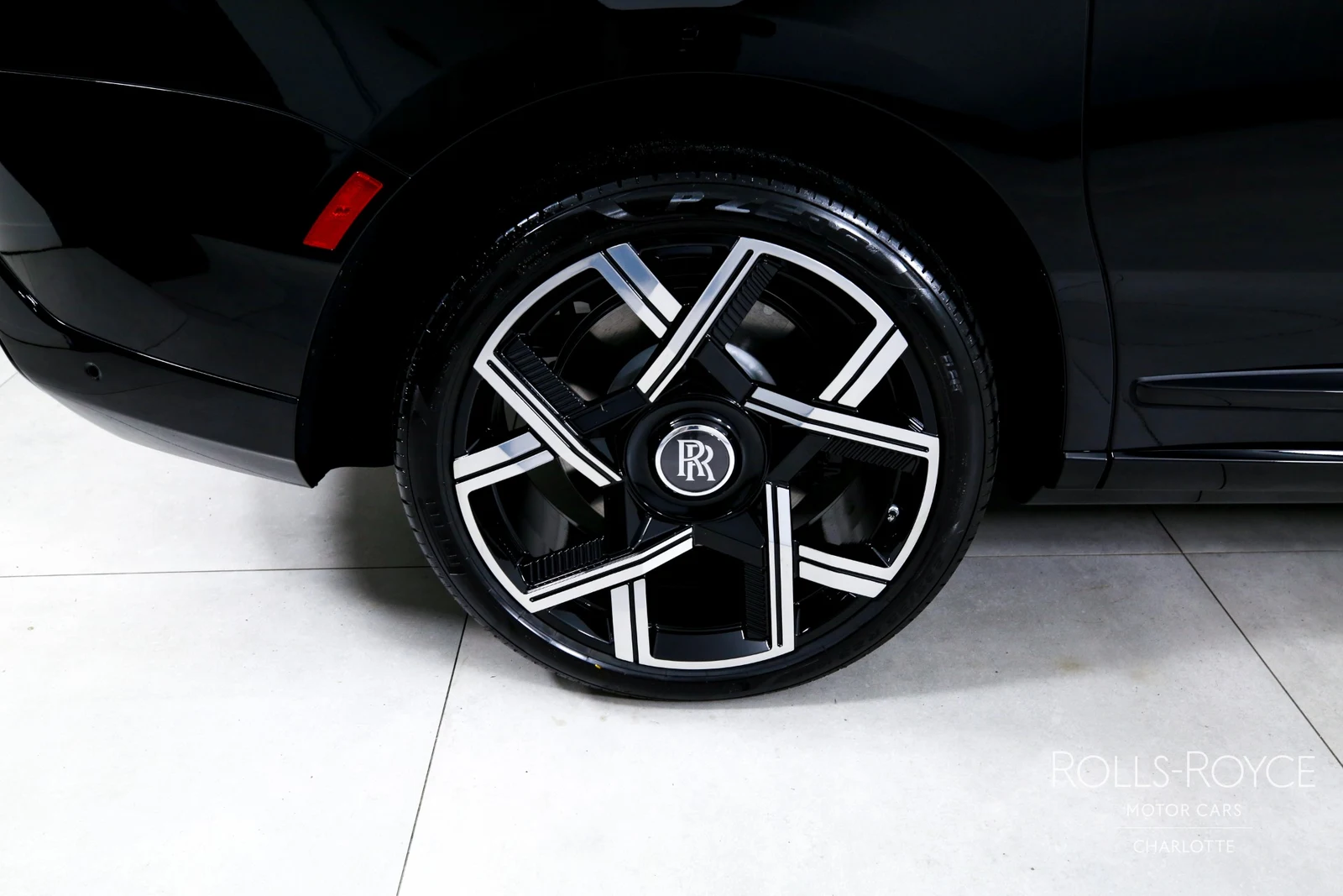2027 Rolls-Royce Black Badge Cullinan Series II, 24/29