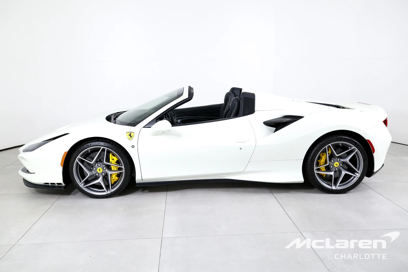 2022 Ferrari F8 Spider, 3/29