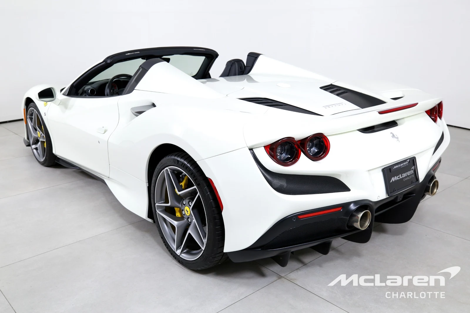 2022 Ferrari F8 Spider, 4/29