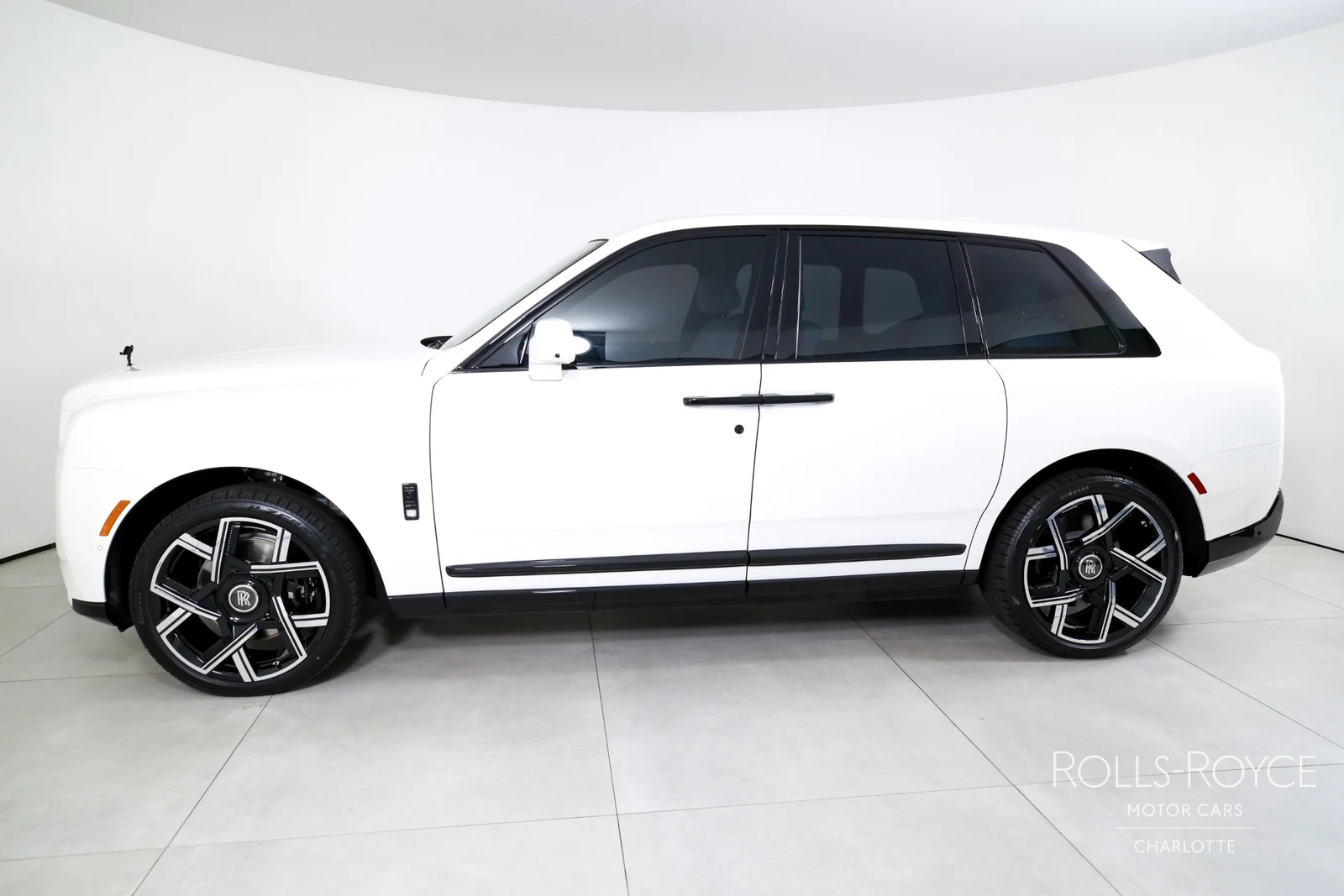 2027 Rolls-Royce Cullinan Series II, 2/29
