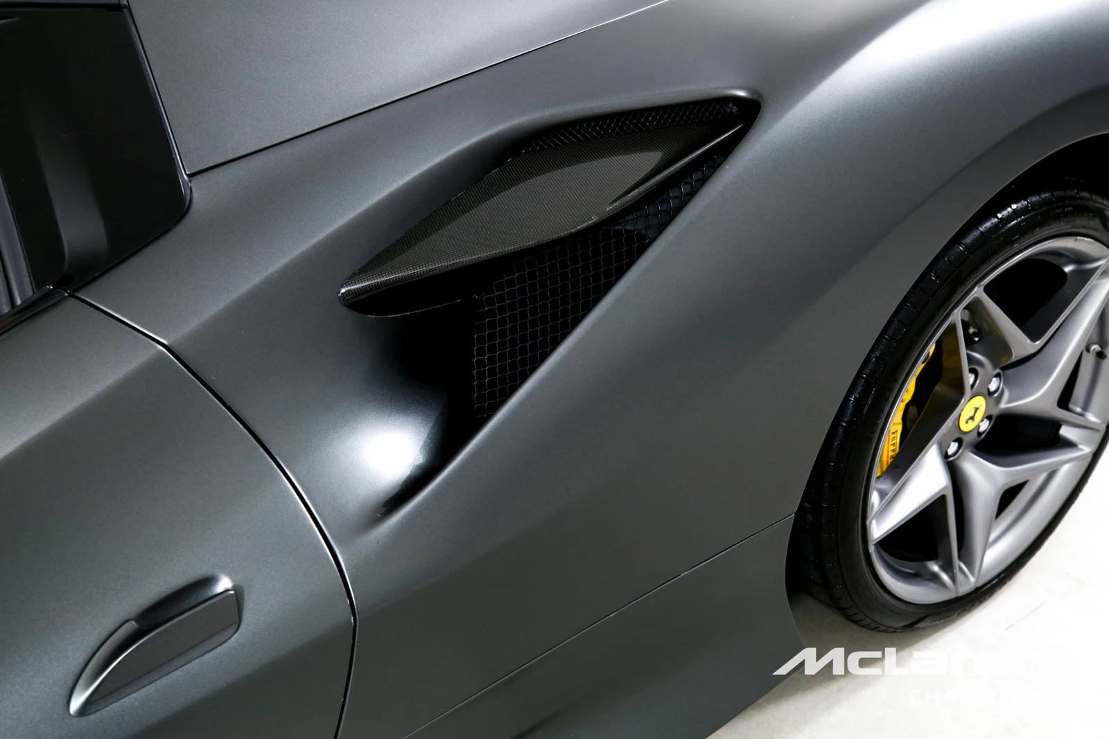 2022 Ferrari F8 Spider, 28/29