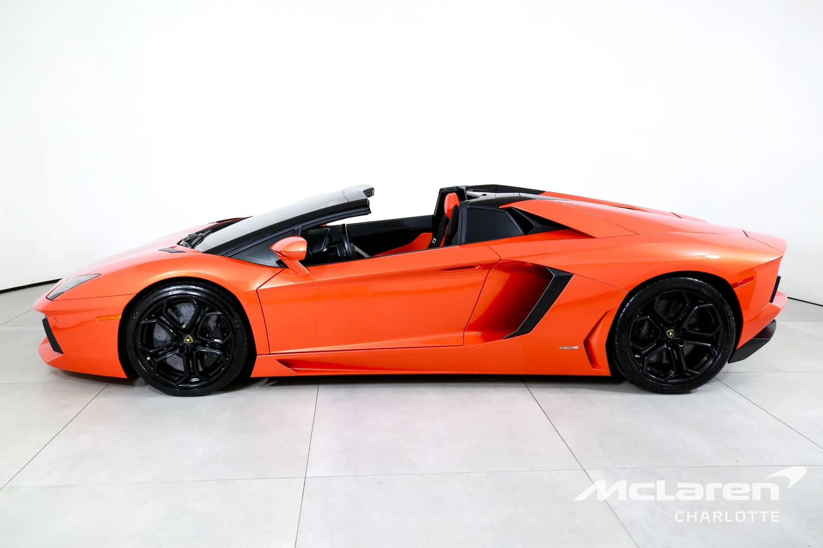 2014 Lamborghini Aventador LP 700-4 Roadster, 5/29