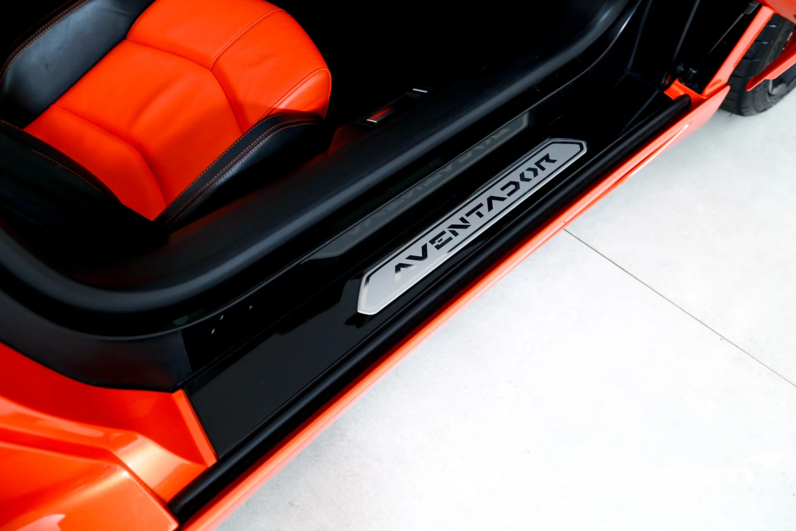 2014 Lamborghini Aventador LP 700-4 Roadster, 21/29