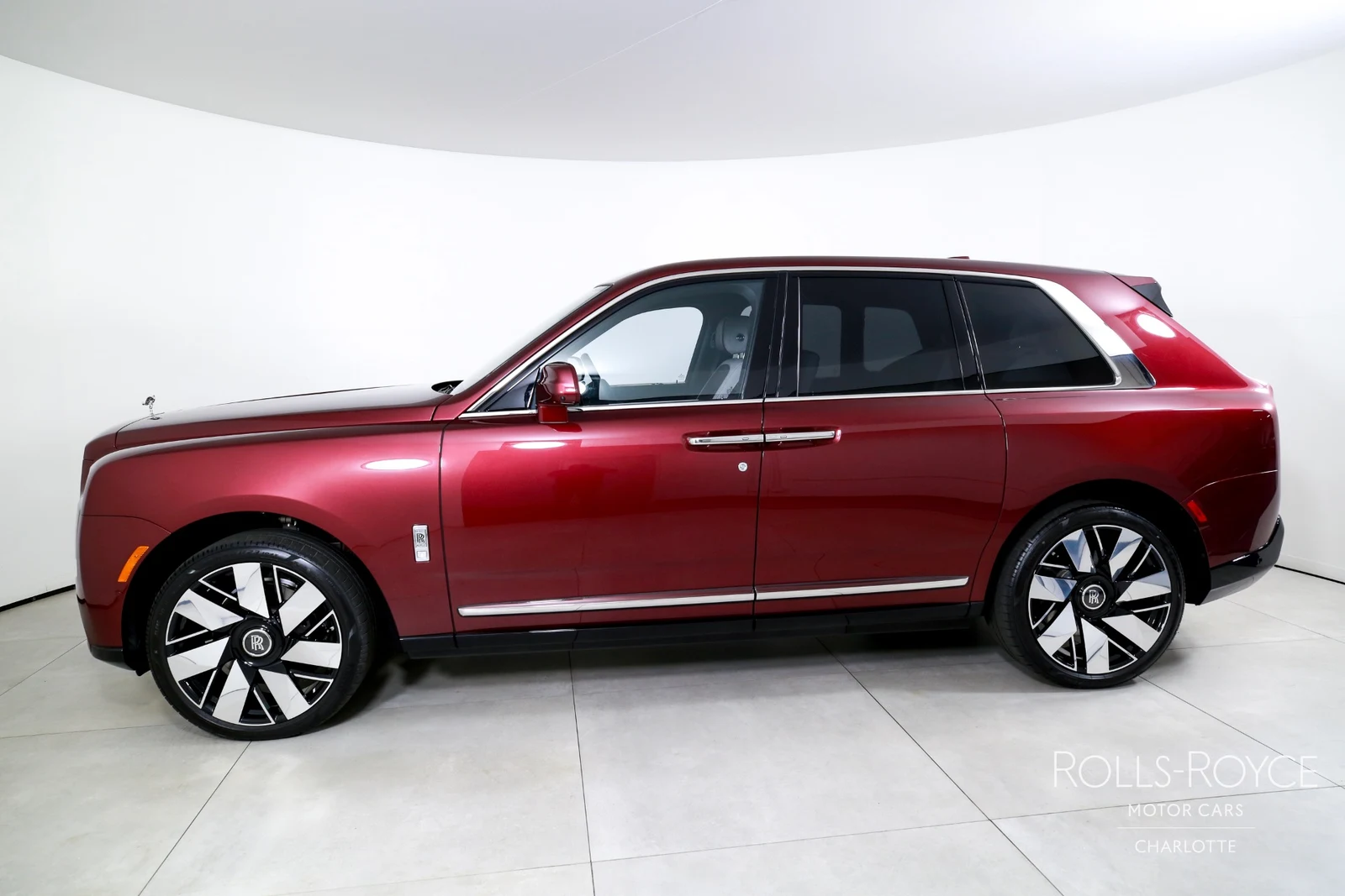 2025 Rolls-Royce Cullinan Series II, 2/29