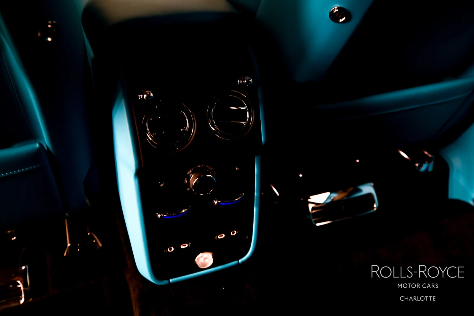 2027 Rolls-Royce Cullinan Series II, 12/29