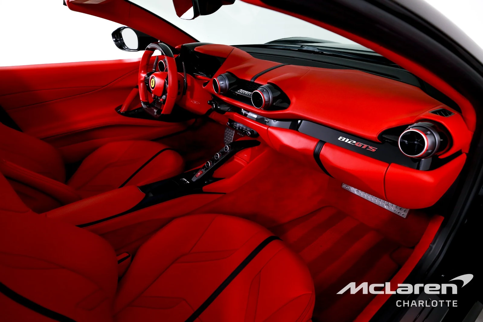 2022 Ferrari 812 GTS, 18/29
