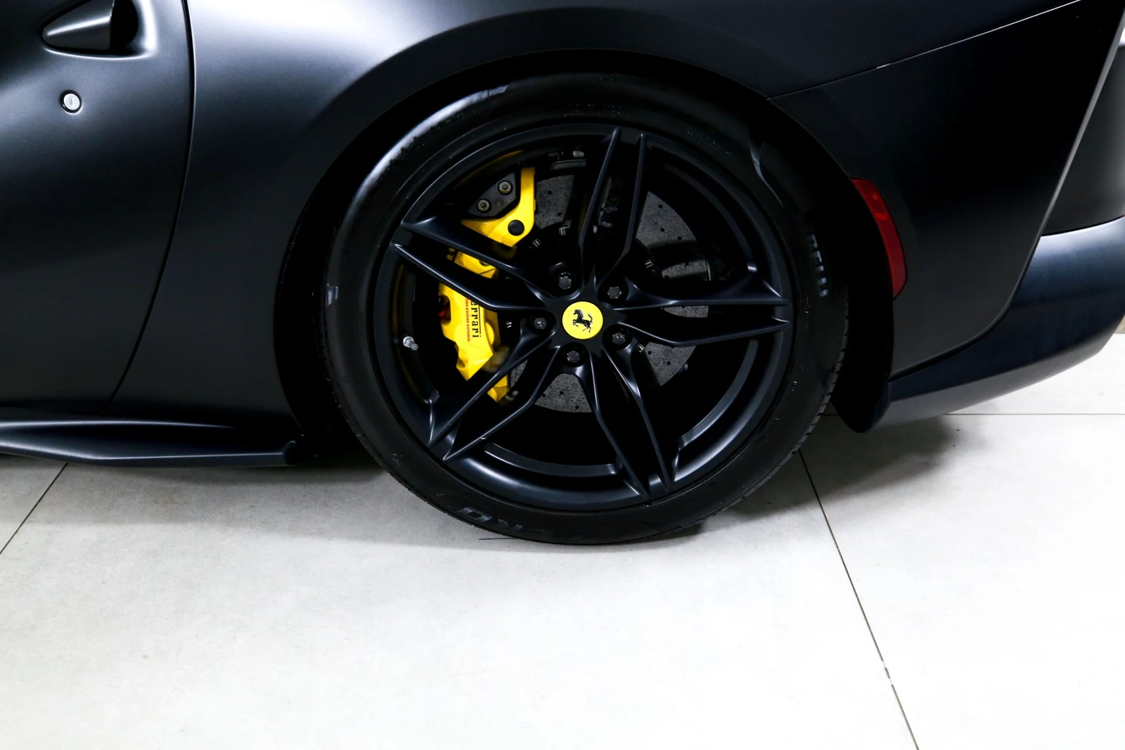 2022 Ferrari 812 GTS, 26/29
