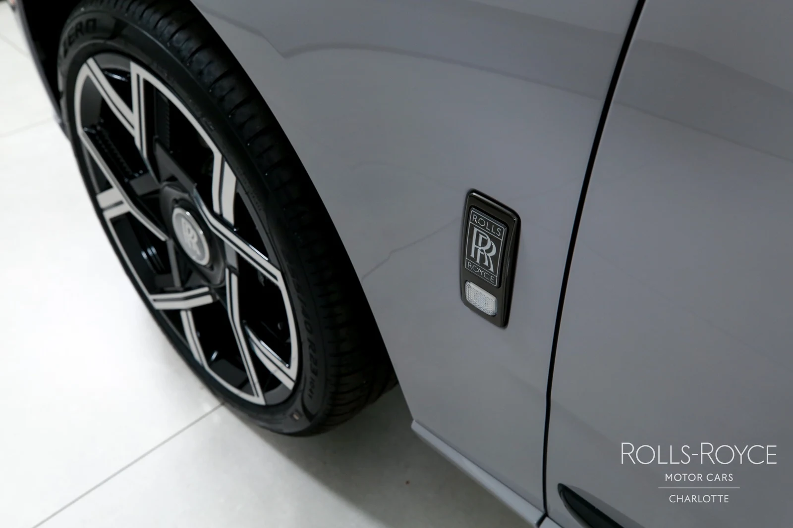 2027 Rolls-Royce Black Badge Cullinan Series II, 28/29