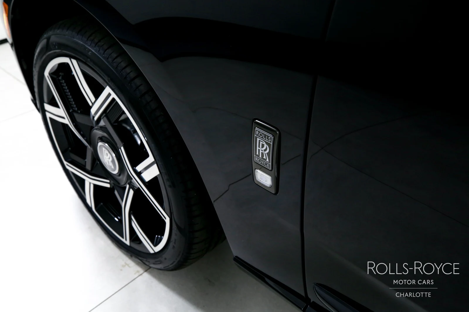 2027 Rolls-Royce Black Badge Cullinan Series II, 28/29