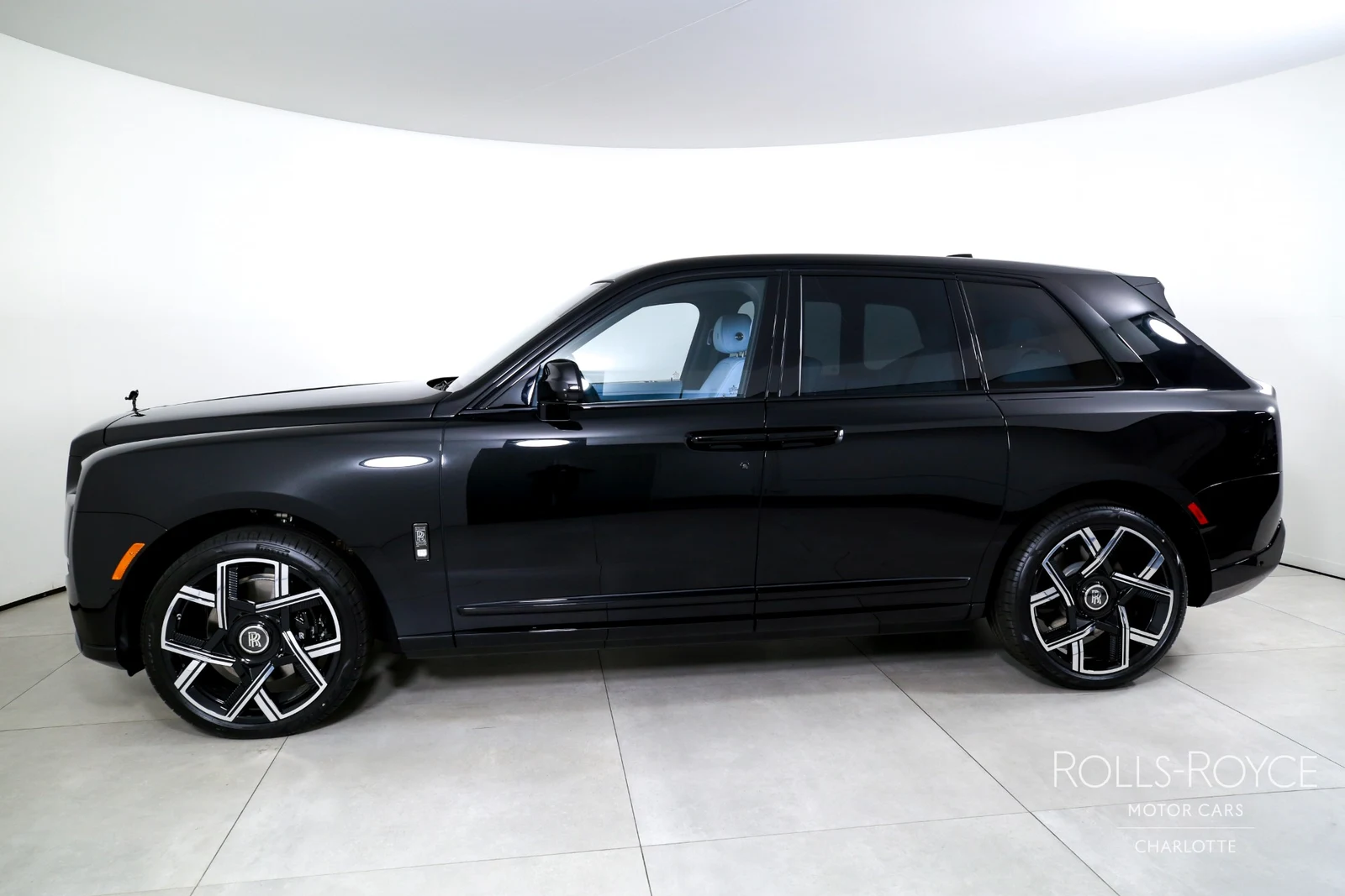 2027 Rolls-Royce Black Badge Cullinan Series II, 2/29