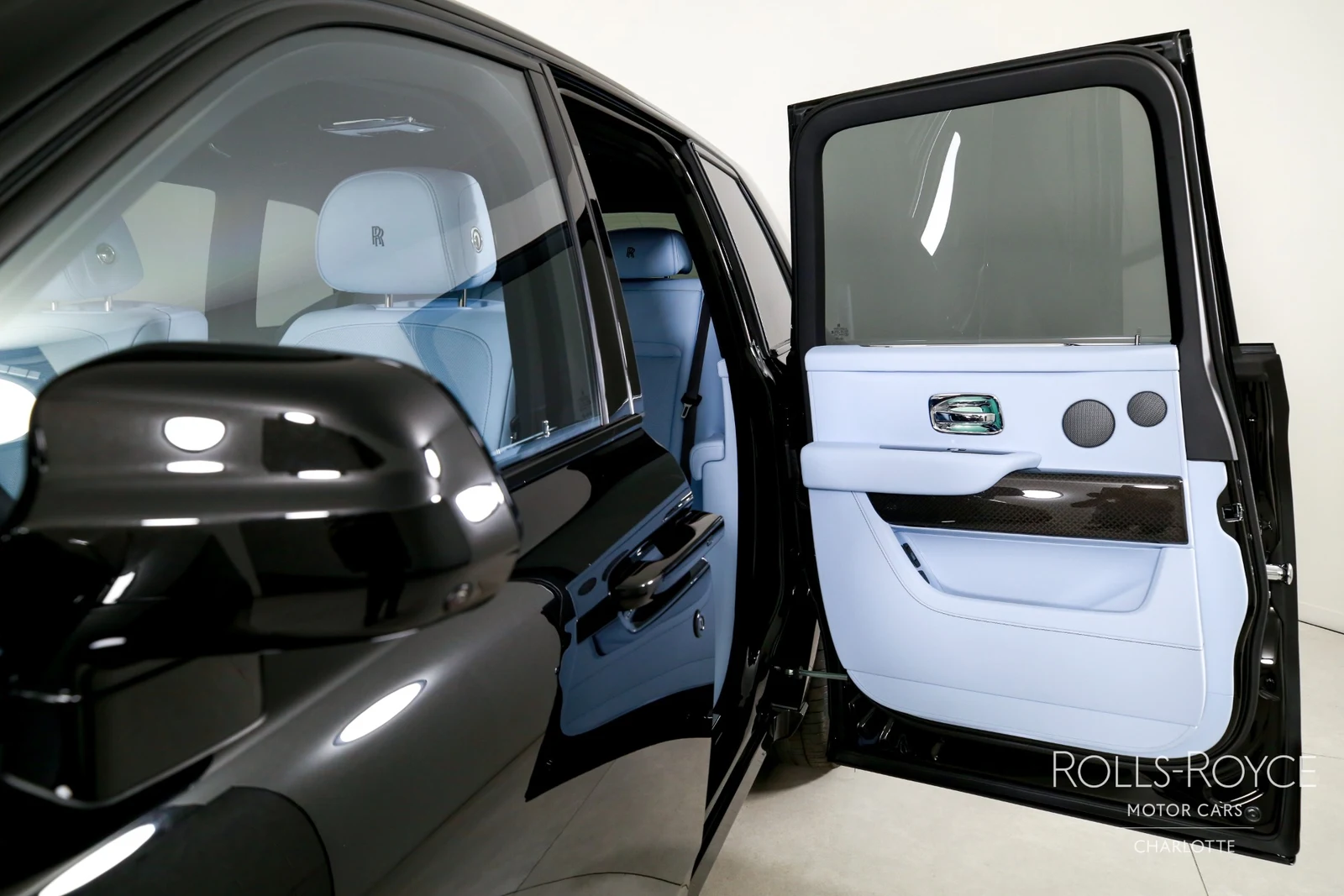 2027 Rolls-Royce Black Badge Cullinan Series II, 10/29