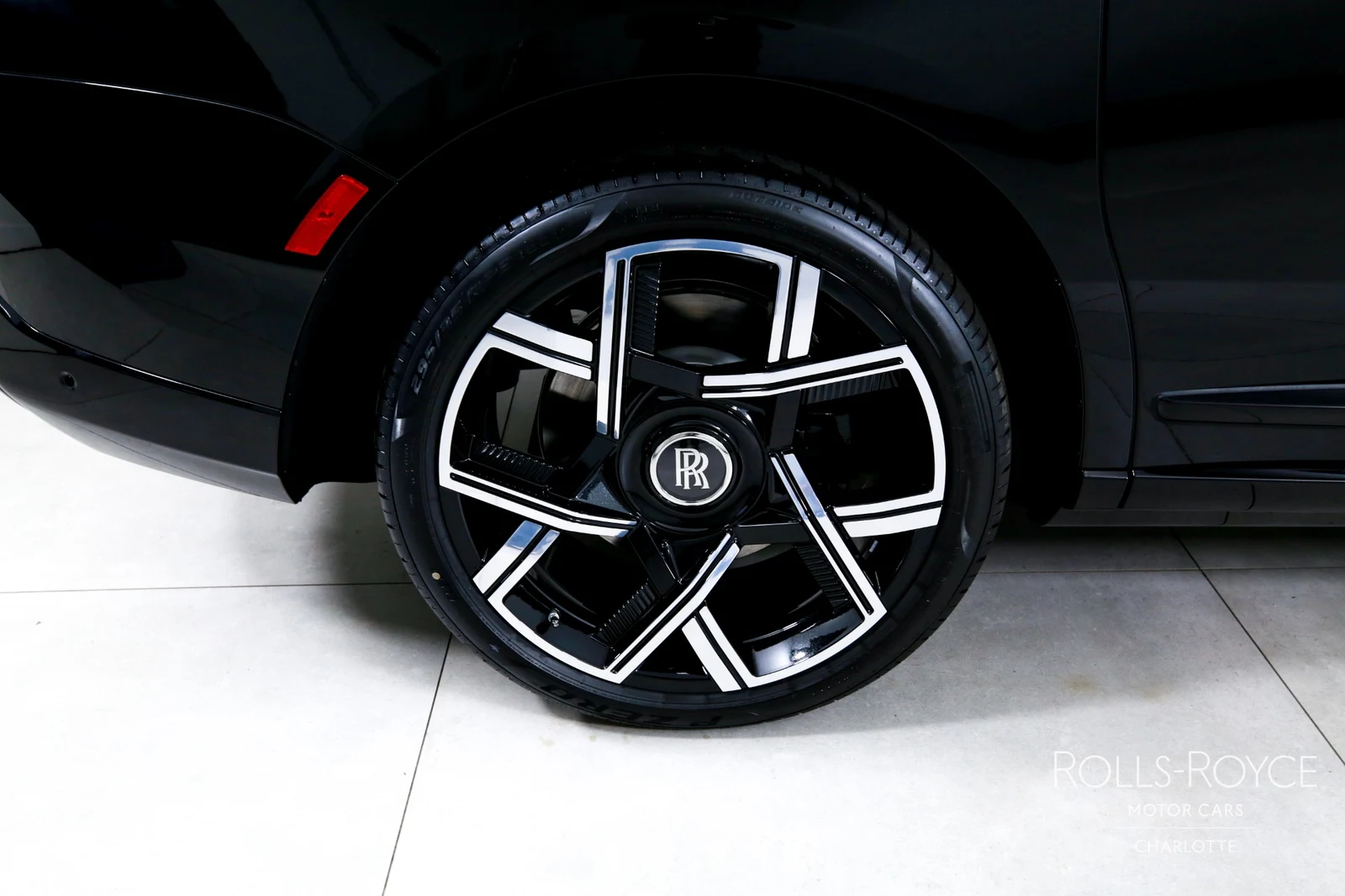 2027 Rolls-Royce Black Badge Cullinan Series II, 24/29
