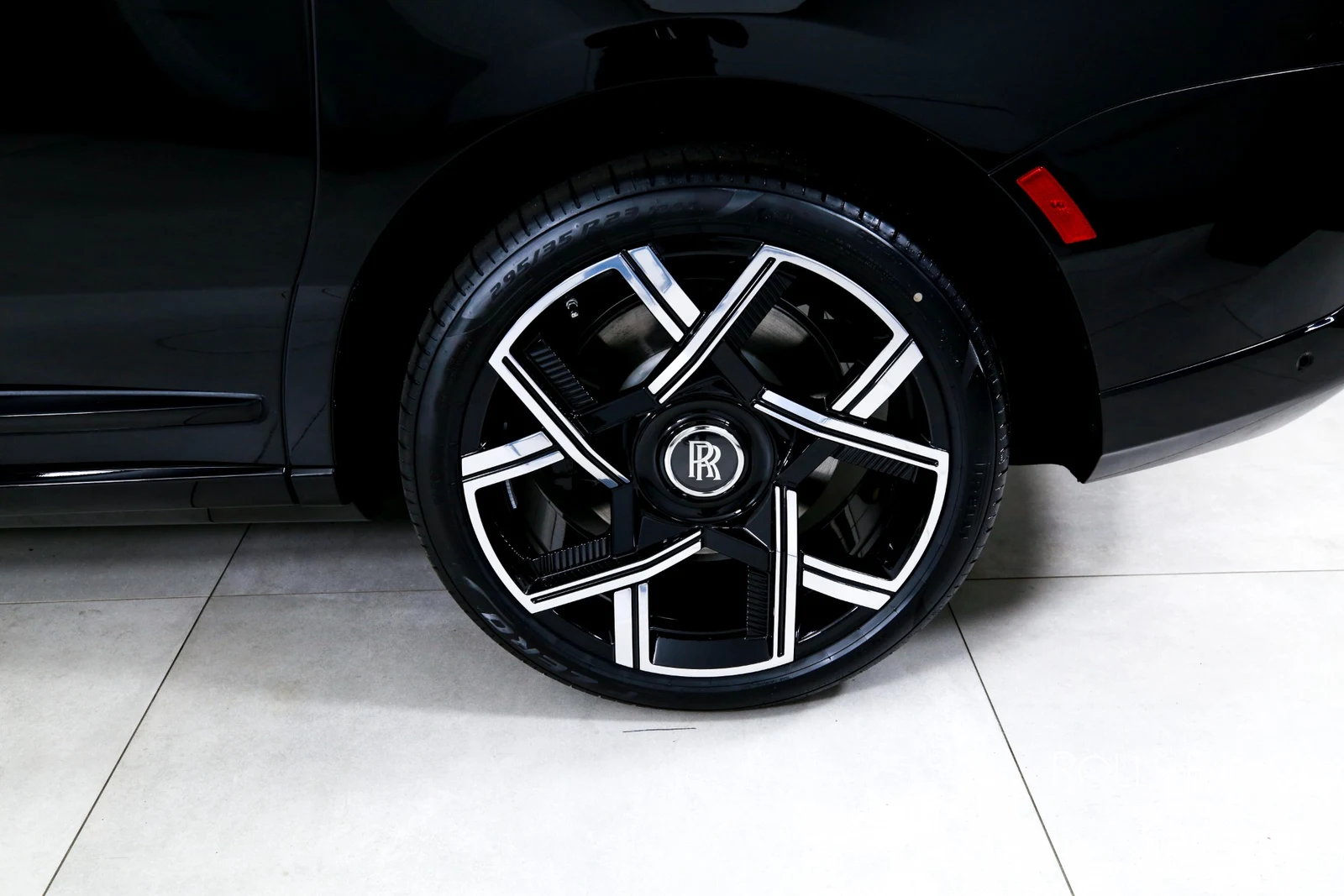 2027 Rolls-Royce Black Badge Cullinan Series II, 26/29