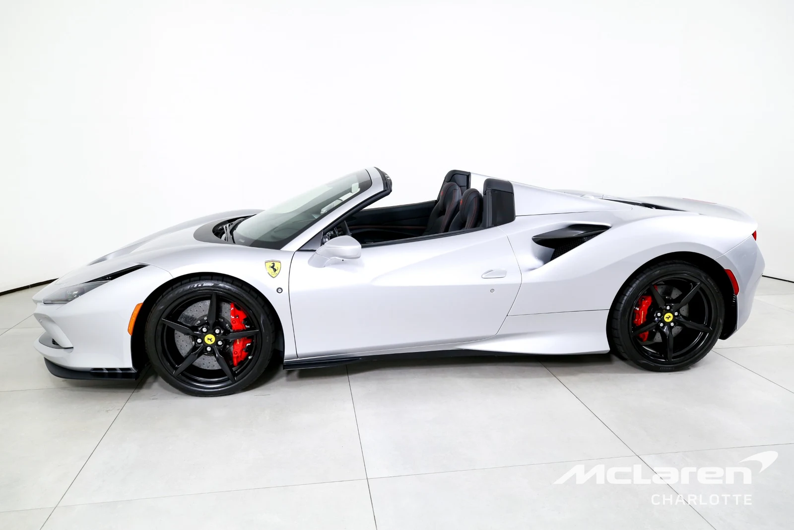 2022 Ferrari F8 Spider, 3/29
