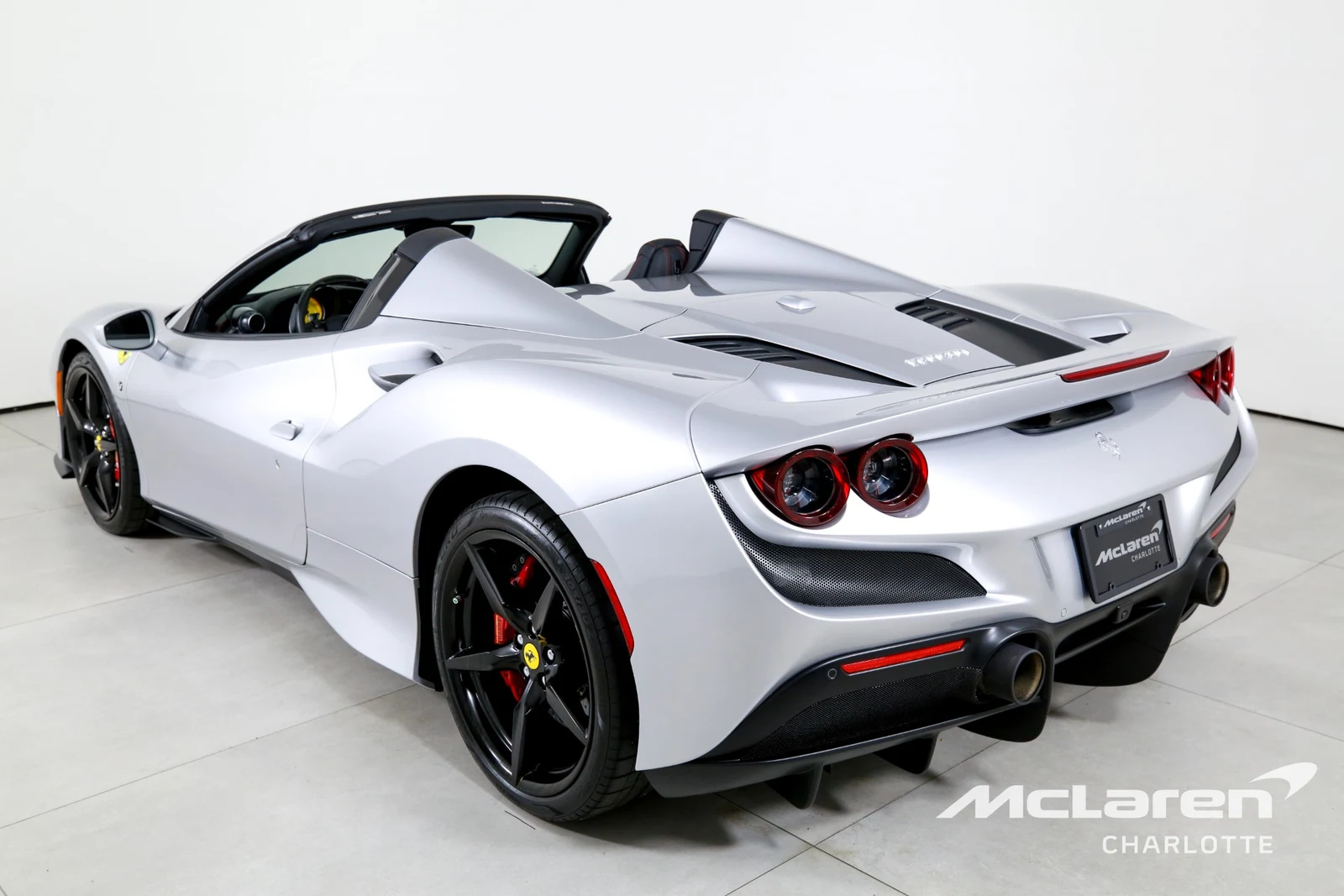 2022 Ferrari F8 Spider, 4/29