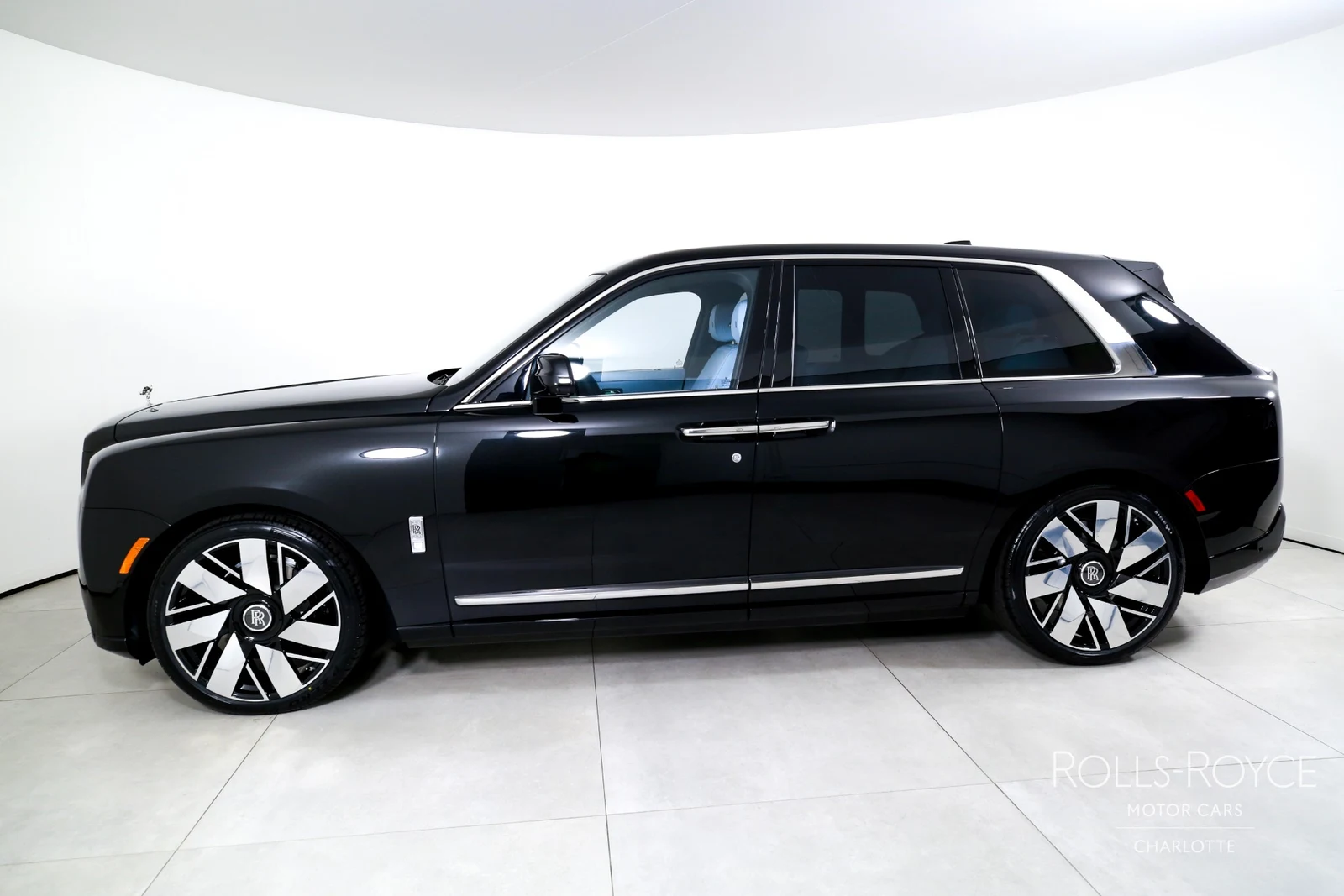 2027 Rolls-Royce Cullinan Series II, 2/29