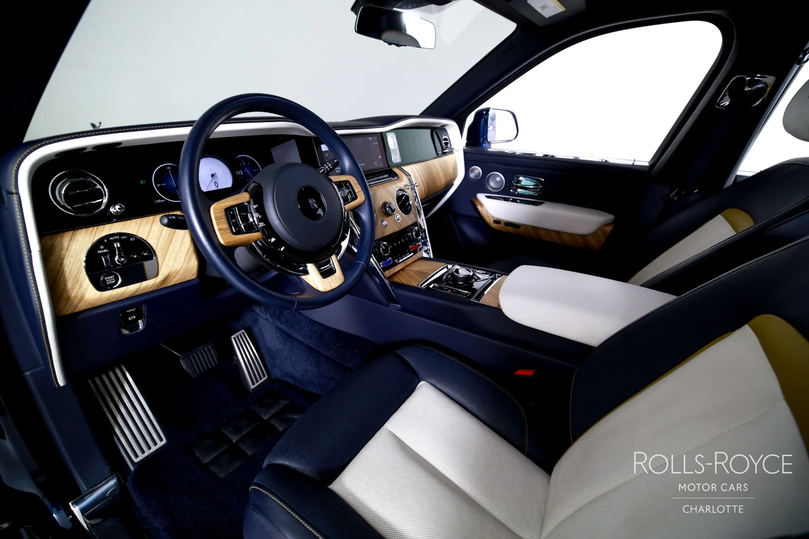 2025 Rolls-Royce Cullinan Series II, 3/29