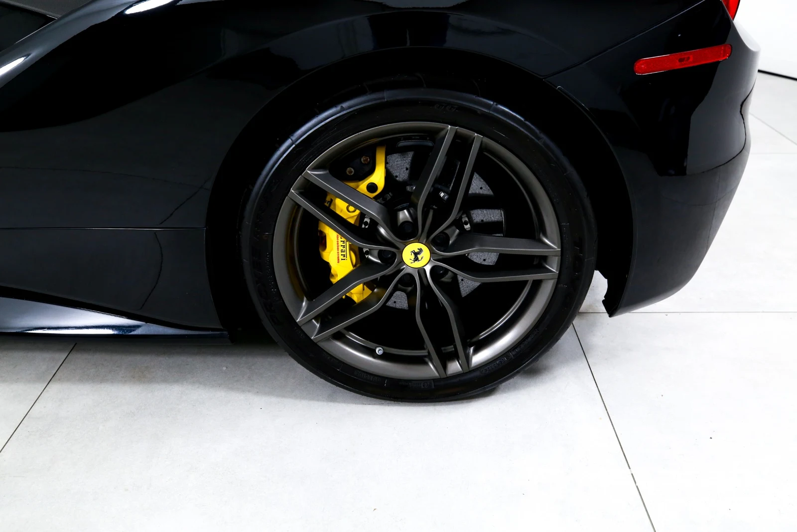 2017 Ferrari 488 GTB, 24/28