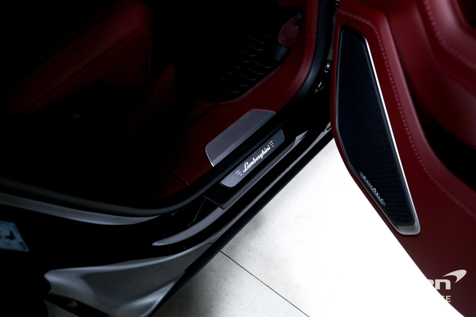 2025 Lamborghini Urus SE, 19/29