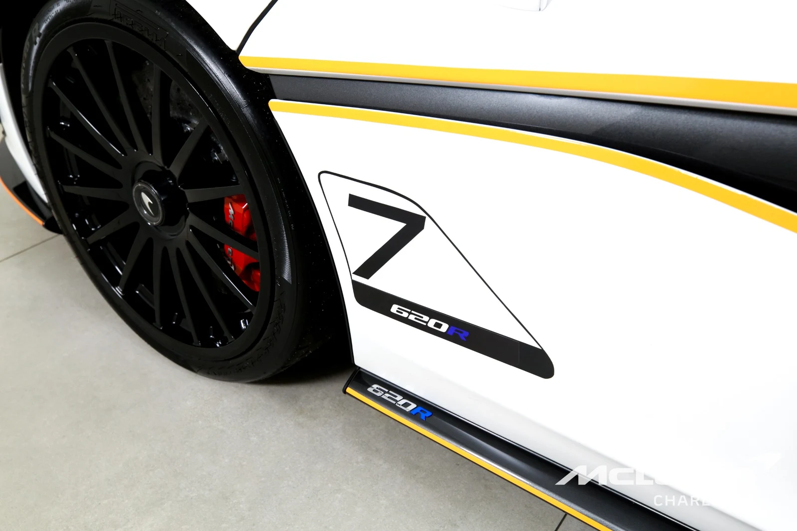 2020 McLaren 620R, 28/29
