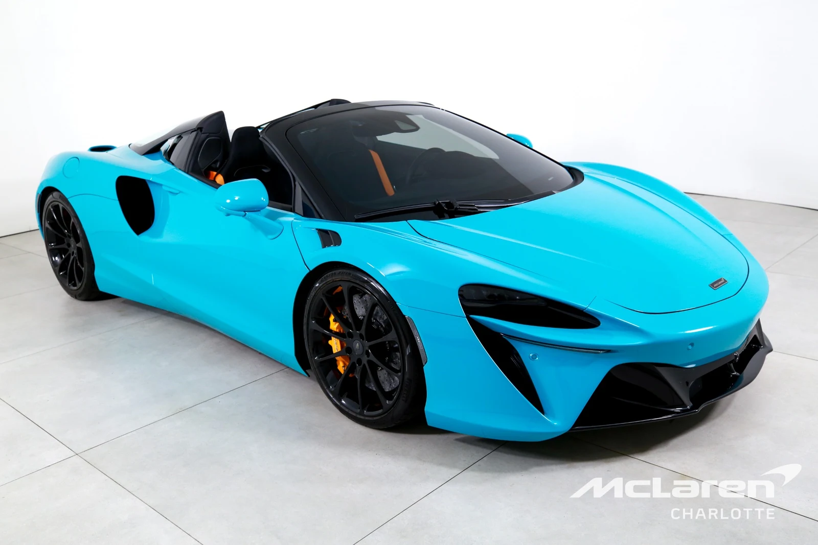 2025 McLaren Artura Spider TechLux, 2/28