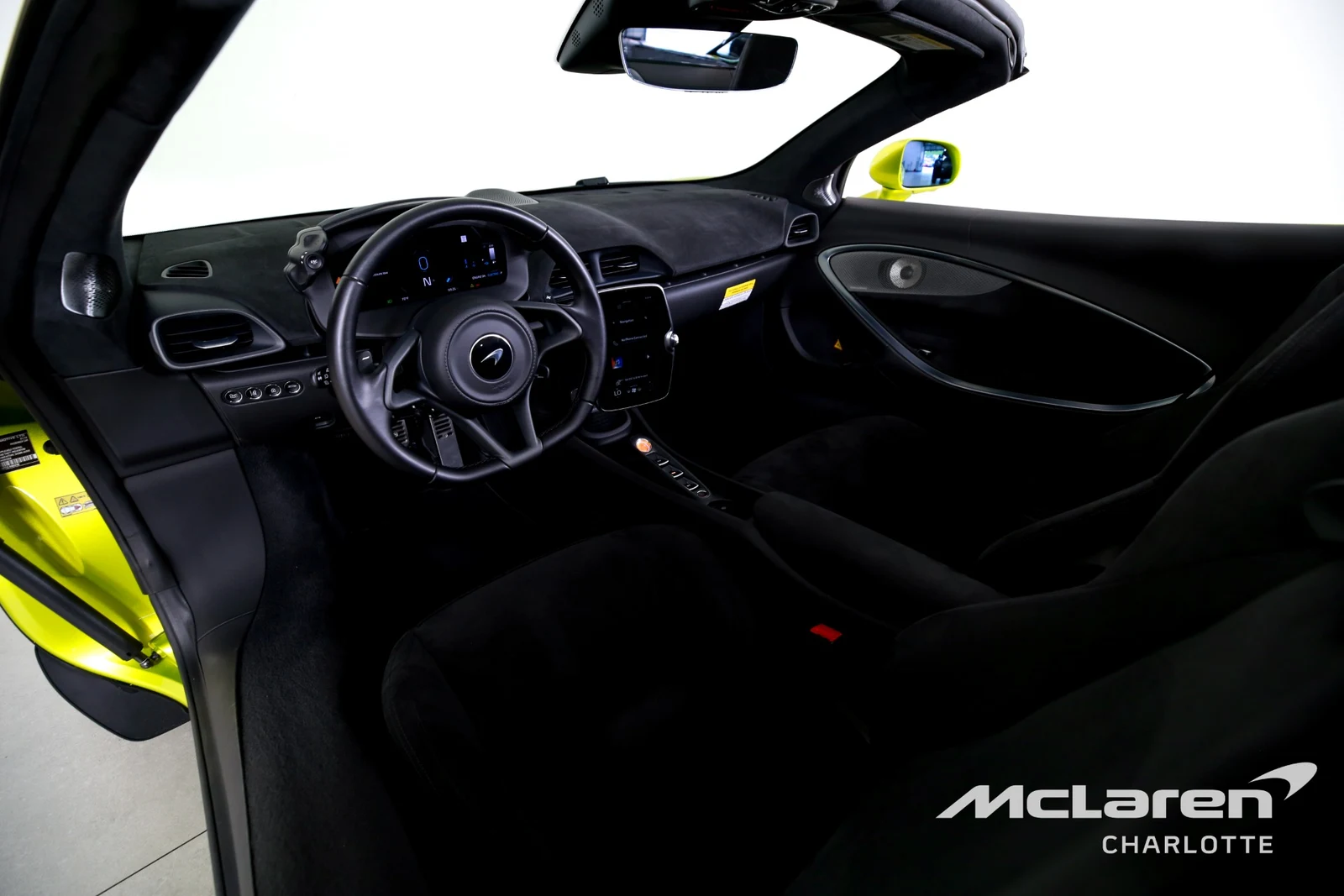 2025 McLaren Artura Spider, 12/28