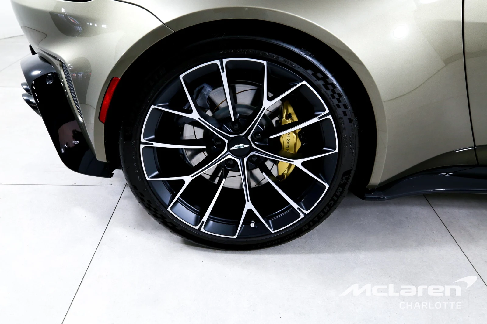 2026 Aston Martin Vantage S Roadster, 22/29