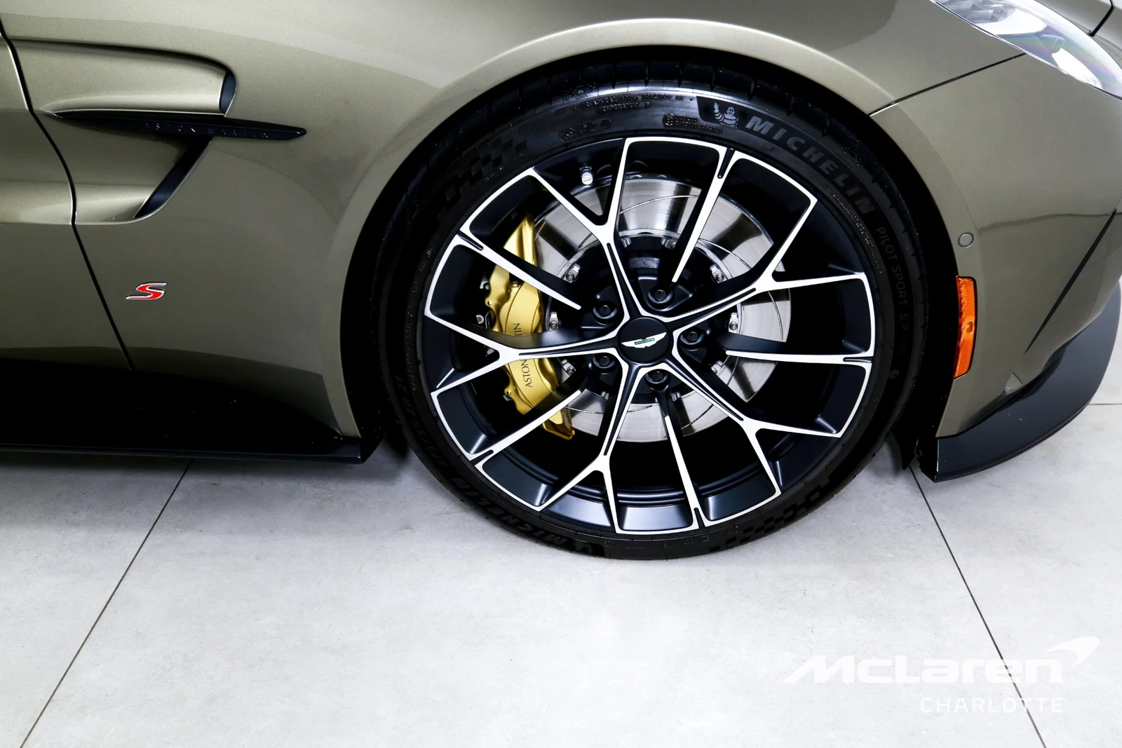 2026 Aston Martin Vantage S Roadster, 23/29