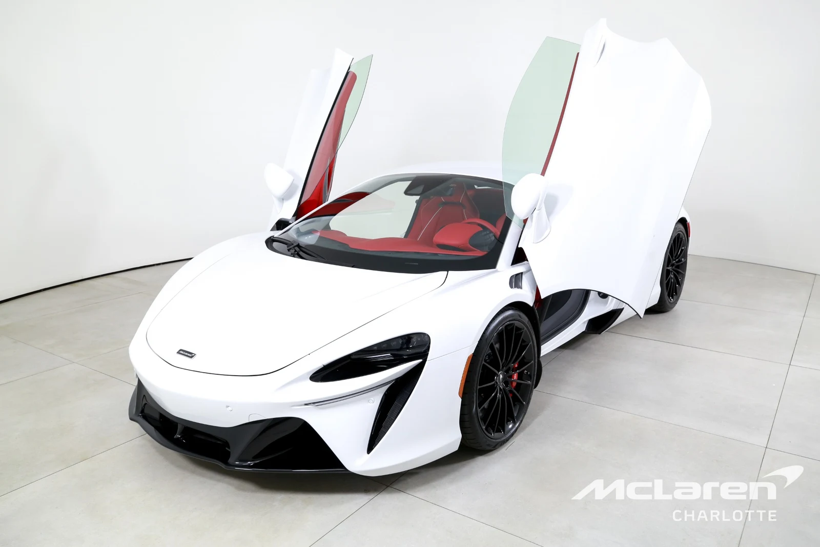2025 McLaren Artura, 3/29