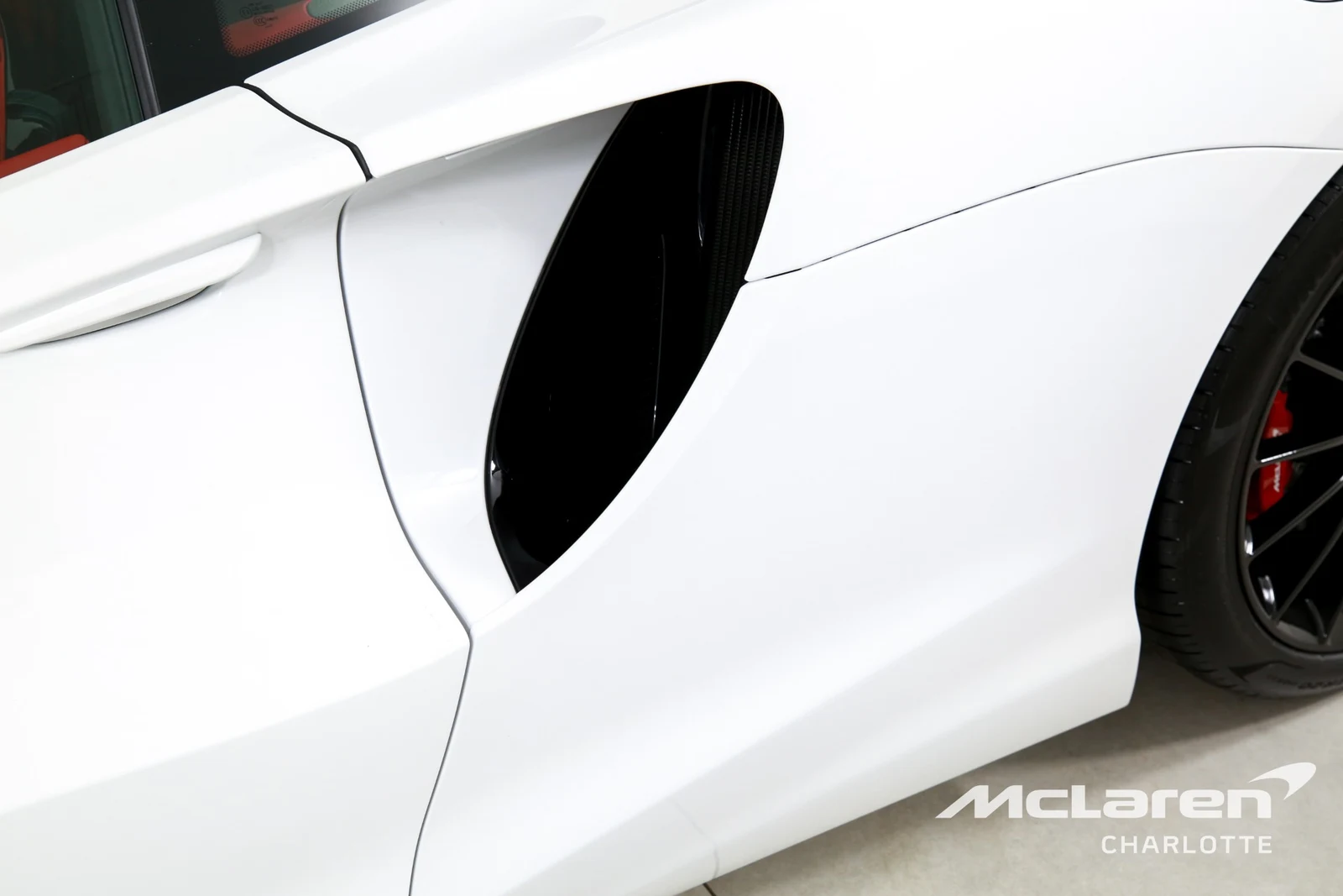 2025 McLaren Artura, 28/29