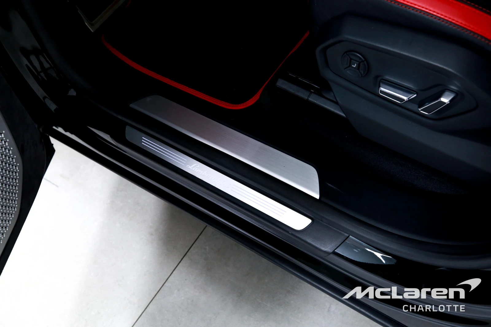 2023 Lamborghini Urus S, 10/29